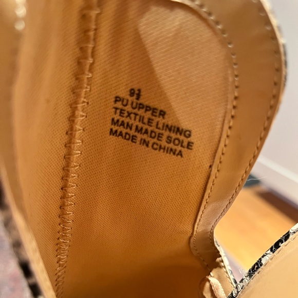 Express Snake Print Peep Toe Heels NEVER WORN OUTSIDE - Size 9.5 - Picture 4 of 8